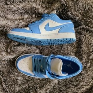 Nike Womens Jordan SZ 7.5 UNC